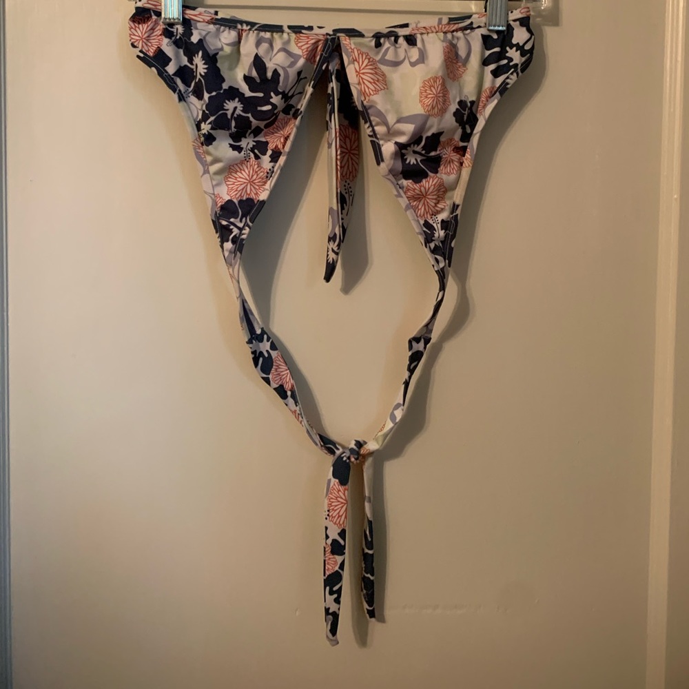 Carve Women’s Swim Top Size Medium Floral Halter